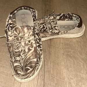 Western style hey dudes!